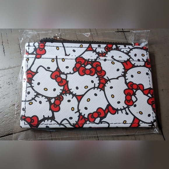 📢 Just In.....Hello Kitty Wallet Keychain - Picture 2 of 7